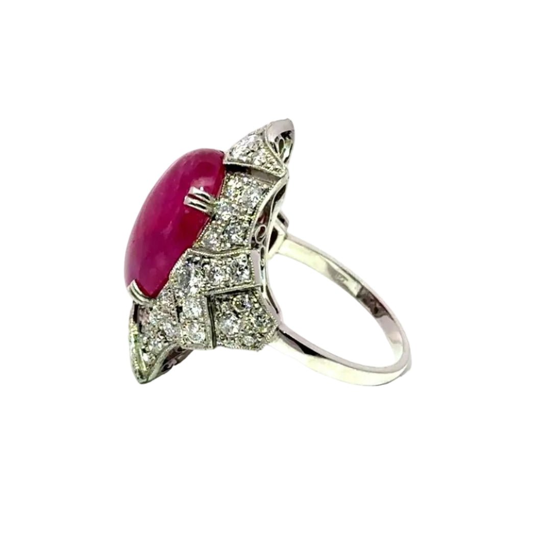 Bague Entourage en or platine, rubis et diamants - Castafiore