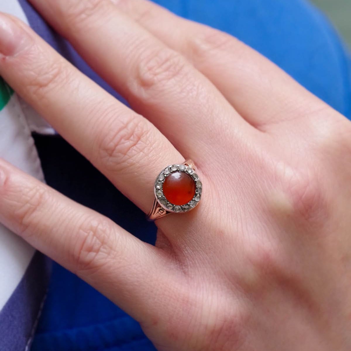 Bague Entourage en or rose, argent, cornaline et diamants - Castafiore