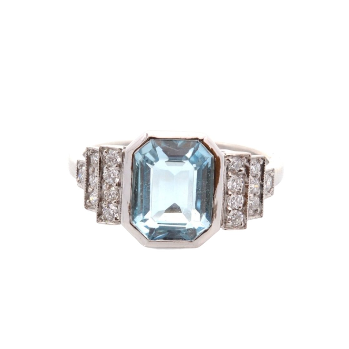 Bague Entourage en platine, aigue - marine et diamants - Castafiore