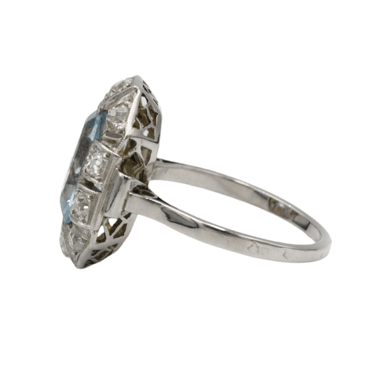 Bague Entourage en platine, aigue - marine et diamants - Castafiore