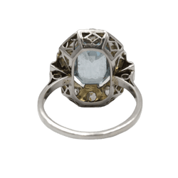 Bague Entourage en platine, aigue - marine et diamants - Castafiore