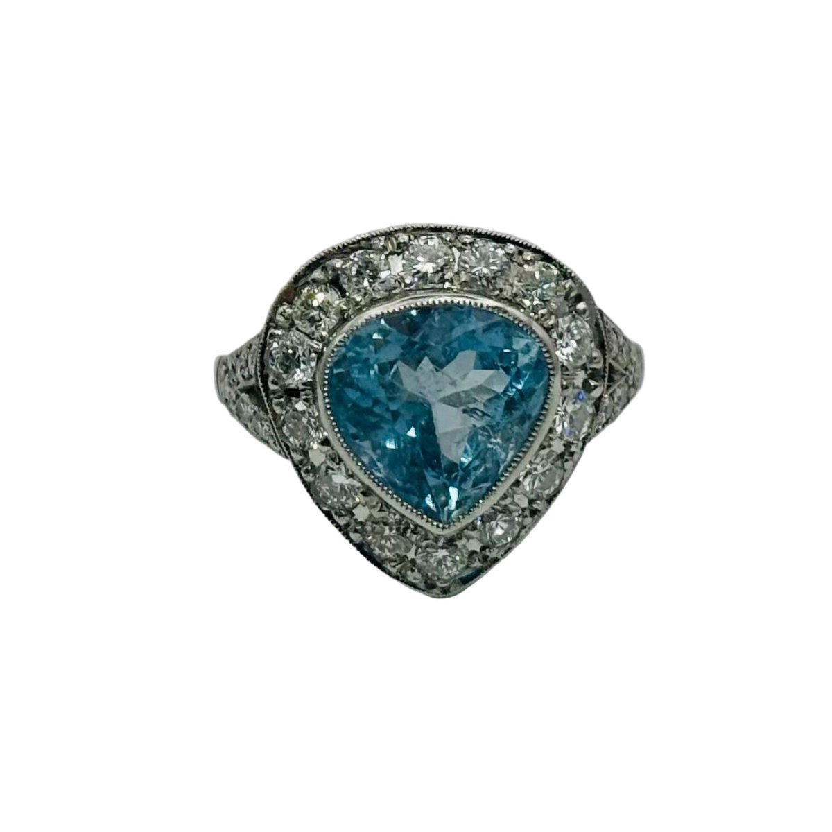 Bague Entourage en platine, aigue - marine et diamants - Castafiore