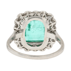 Bague Entourage en platine, émeraude et diamants - Castafiore