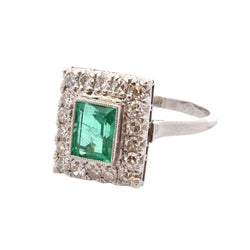 Bague Entourage en platine, émeraude, et diamants - Castafiore