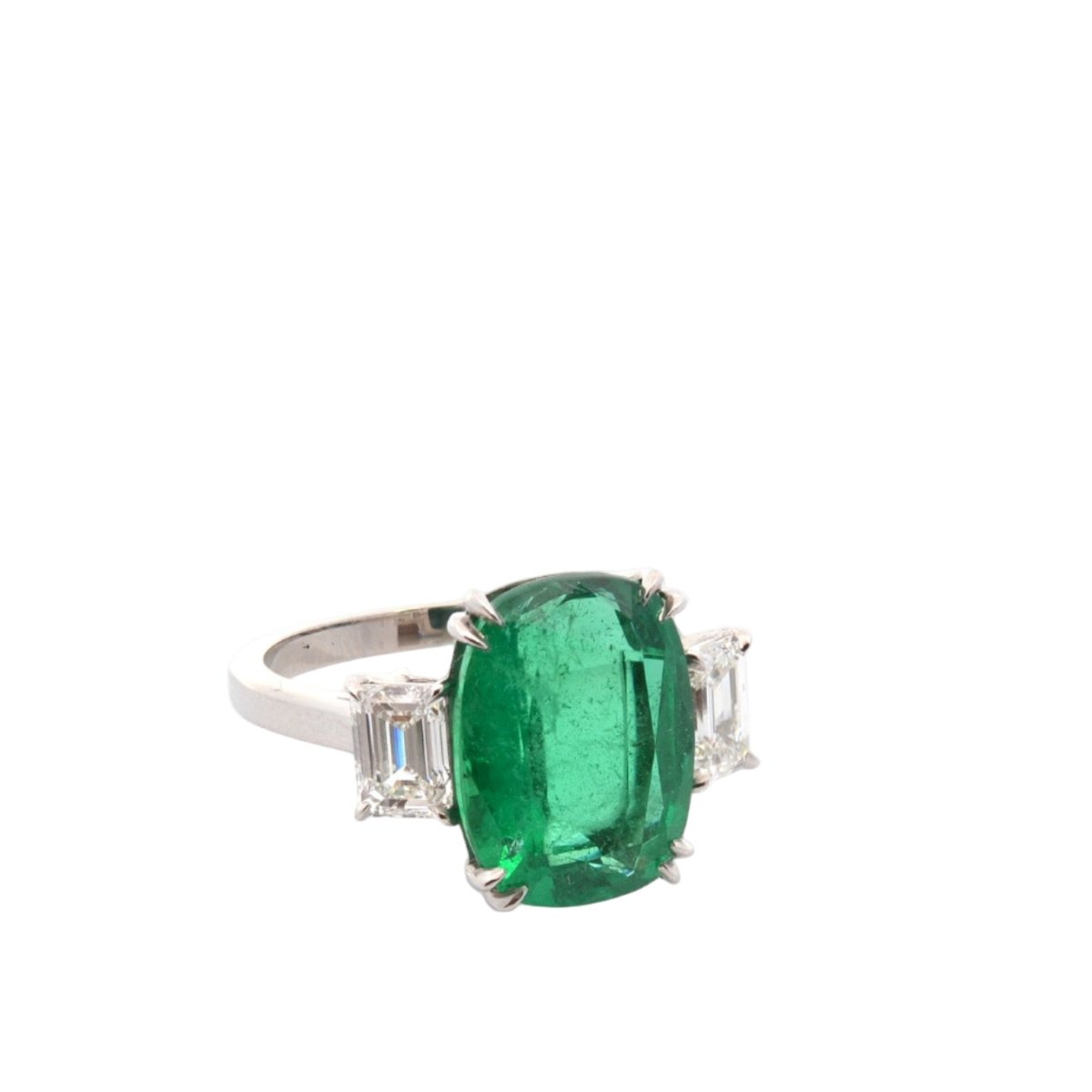 Bague Entourage en platine, émeraude et diamants - Castafiore