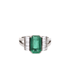 Bague Entourage en platine, émeraude et diamants - Castafiore