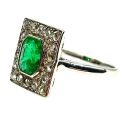 Bague Entourage en platine, émeraude et diamants - Castafiore