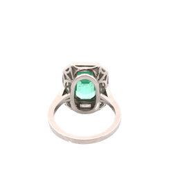 Bague Entourage en platine, émeraude et diamants - Castafiore
