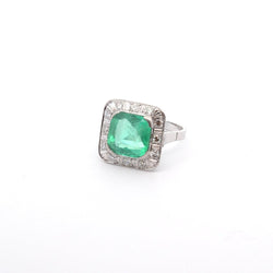 Bague Entourage en platine, émeraude et diamants - Castafiore