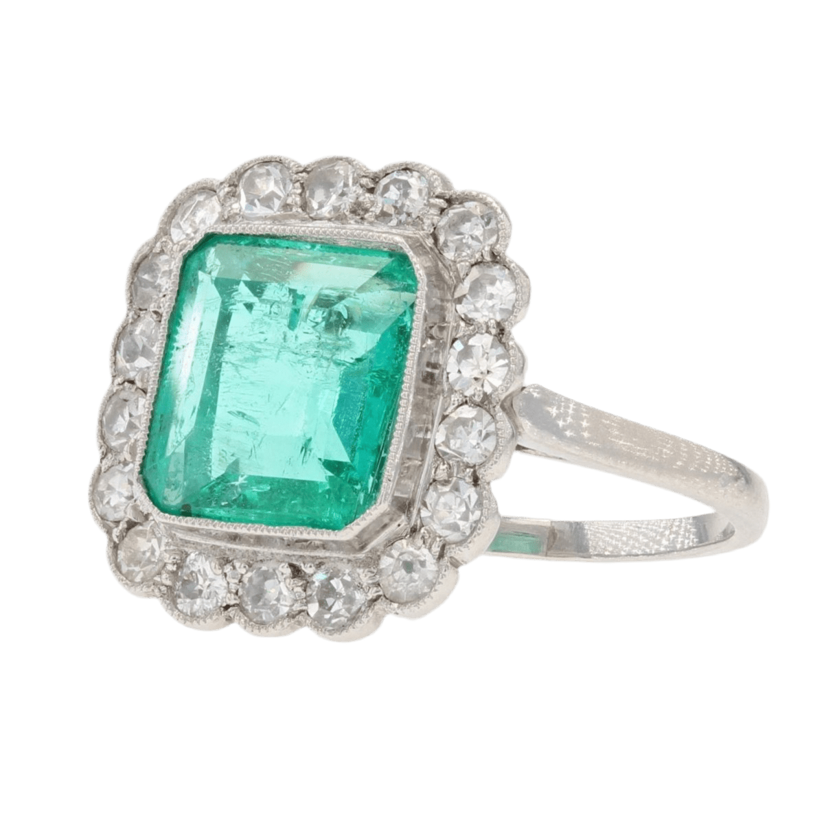 Bague Entourage en platine, émeraude et diamants - Castafiore