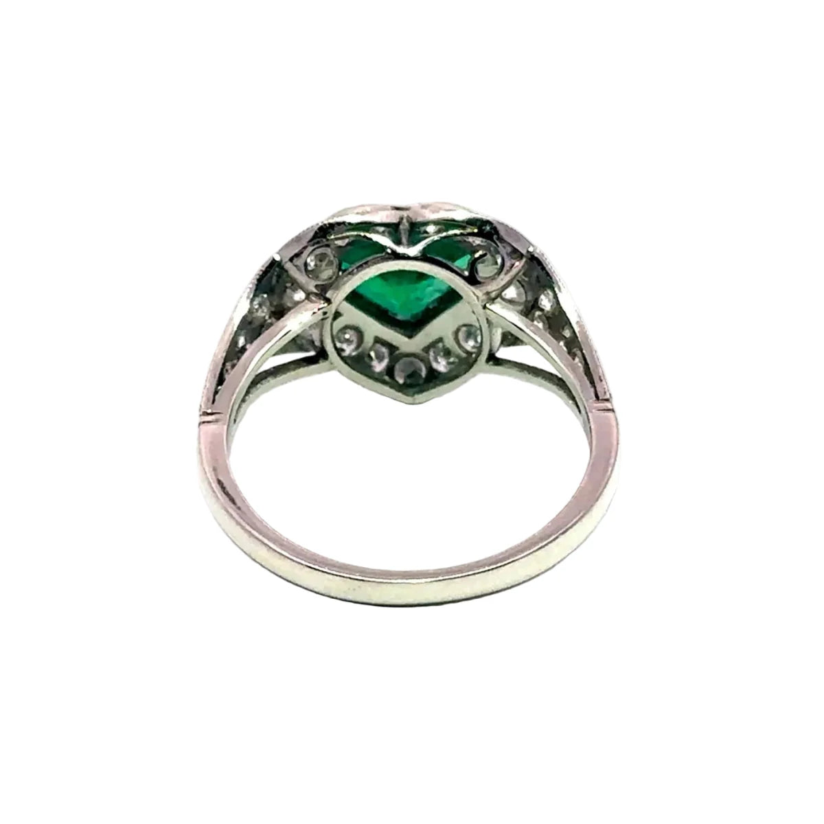 Bague Entourage en platine, émeraude et diamants - Castafiore