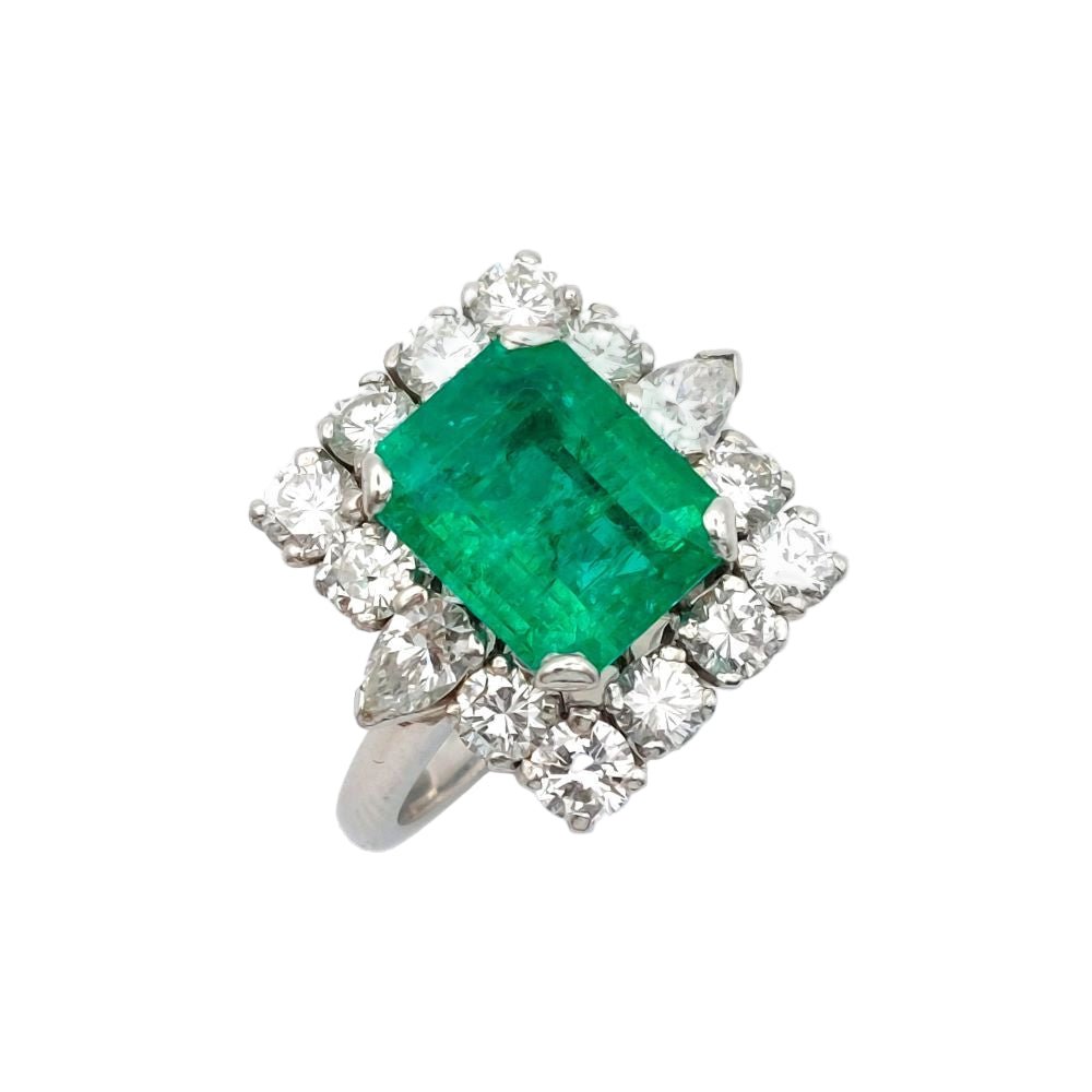 Bague Entourage en platine, émeraude et diamants - Castafiore