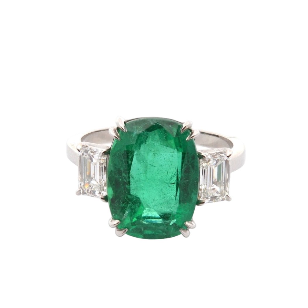 Bague Entourage en platine, émeraude et diamants - Castafiore