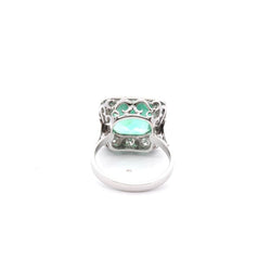 Bague Entourage en platine, émeraude et diamants - Castafiore