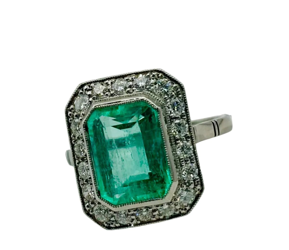 Bague Entourage en platine, émeraude et diamants - Castafiore