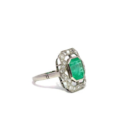 Bague Entourage en platine, émeraudes et diamants - Castafiore