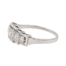 Bague Entourage en platine et diamants - Castafiore
