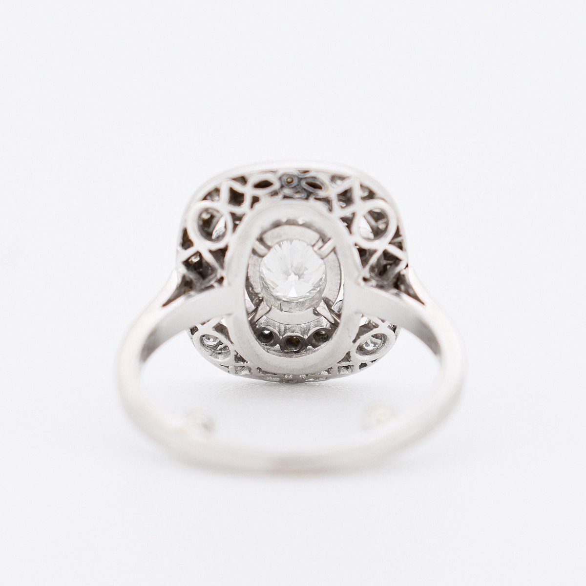 Bague Entourage en platine et diamants - Castafiore