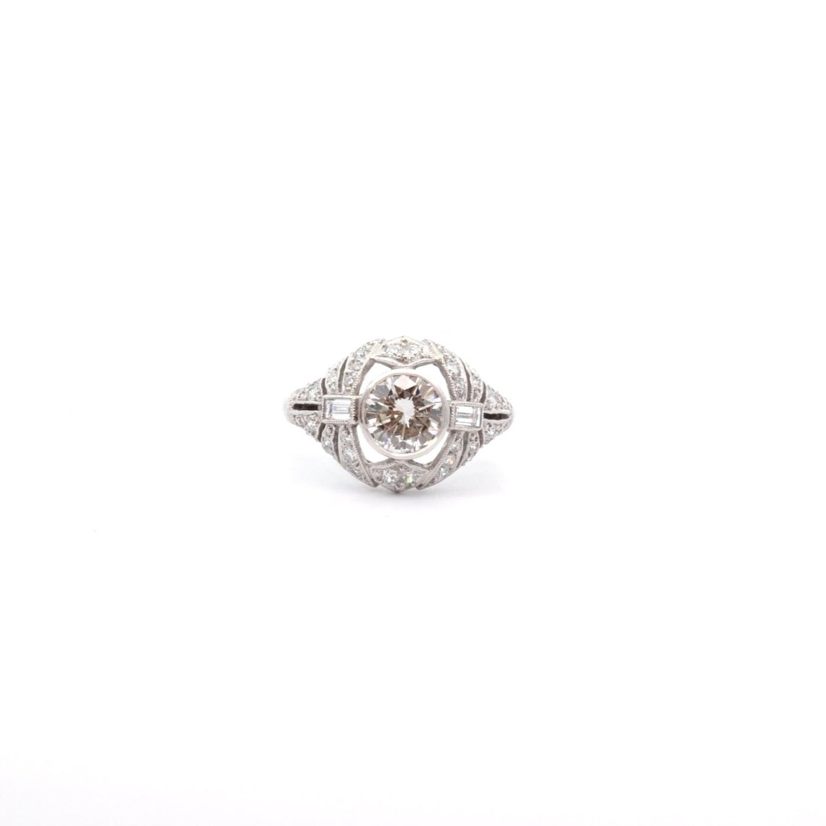Bague Entourage en platine et diamants - Castafiore