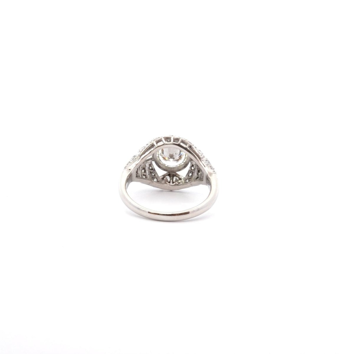 Bague Entourage en platine et diamants - Castafiore