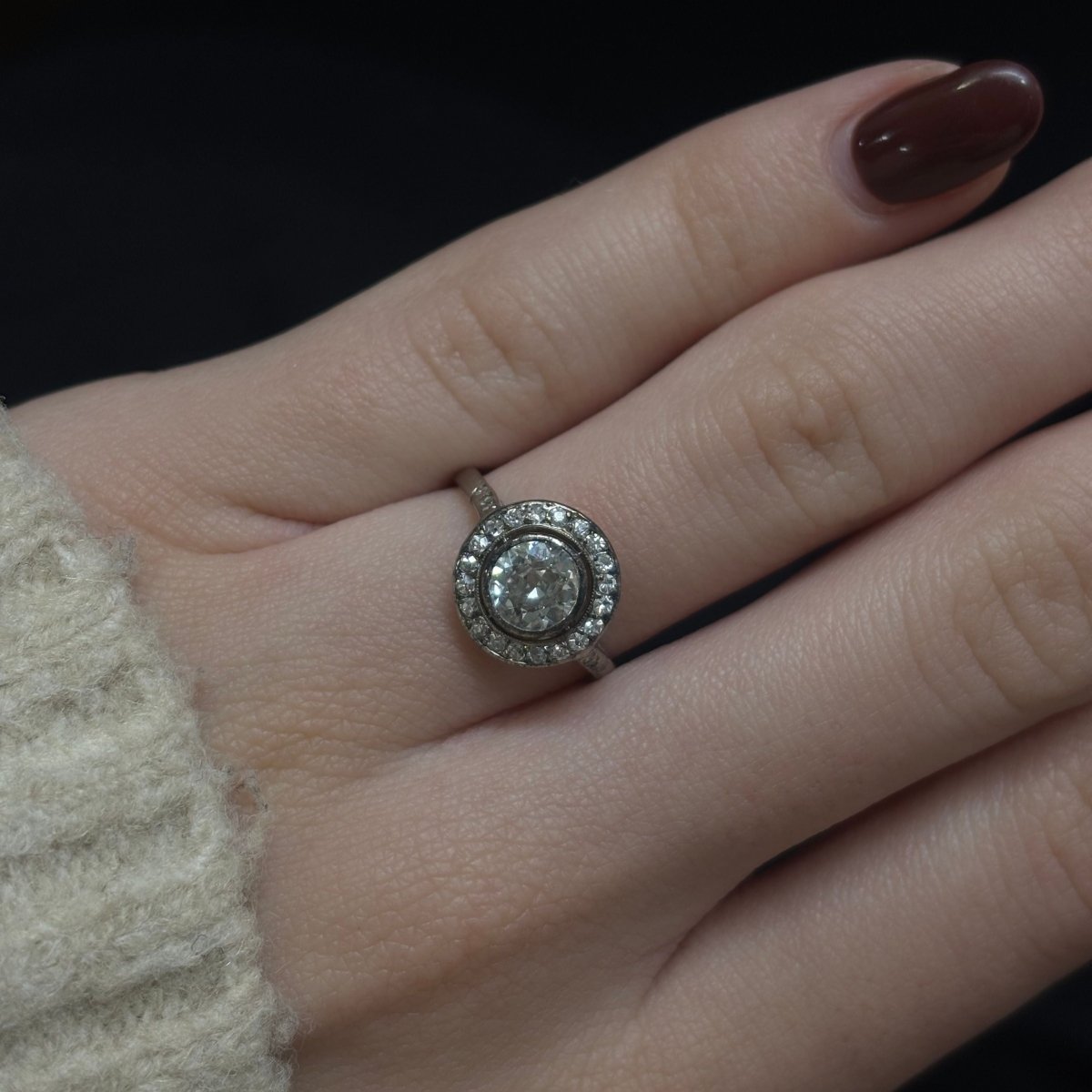 Bague Entourage en platine et diamants - Castafiore