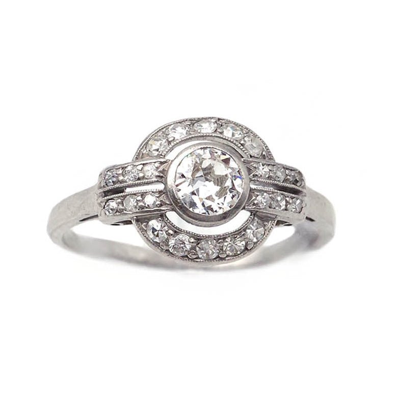 Bague Entourage en platine et diamants - Castafiore