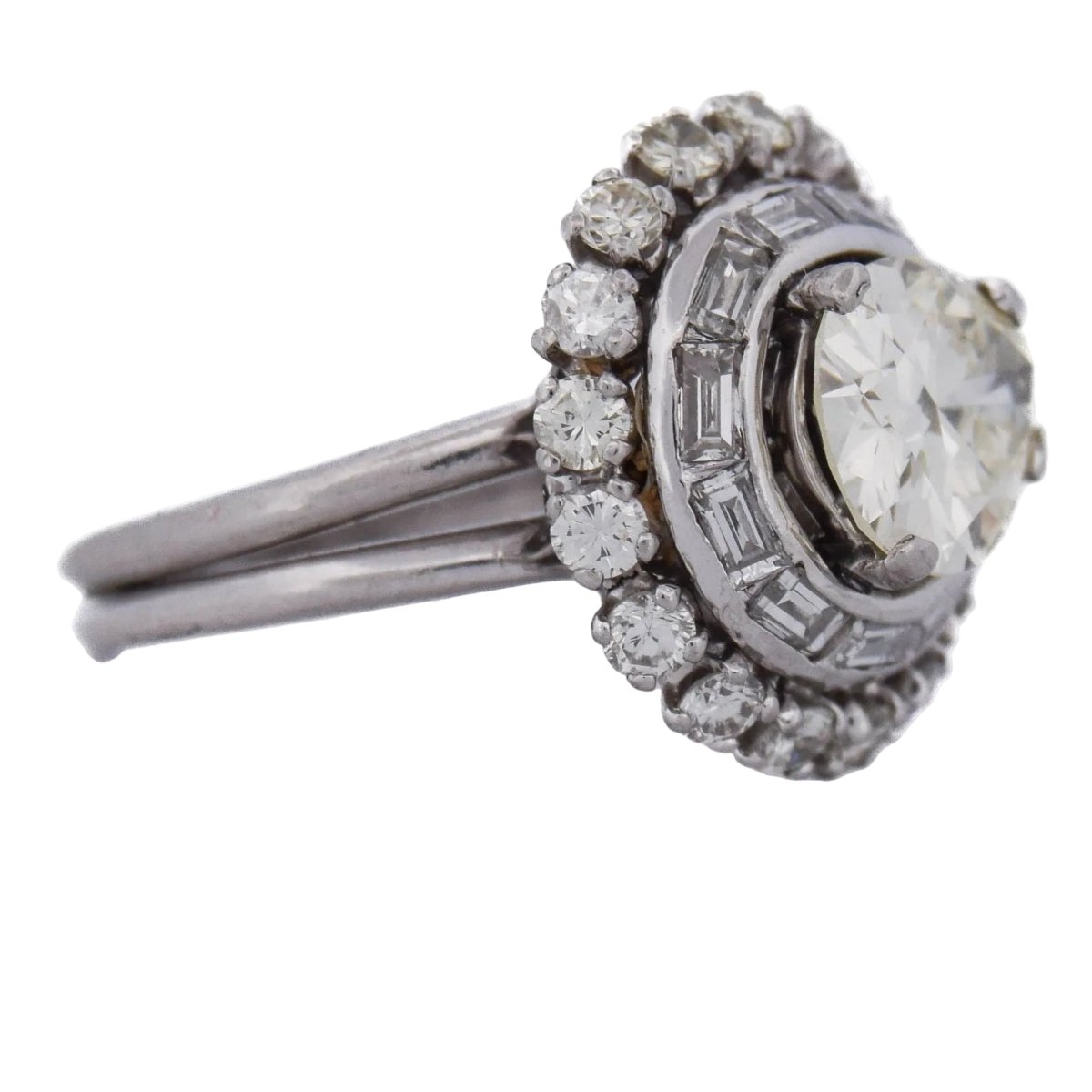 Bague Entourage en platine et diamants - Castafiore