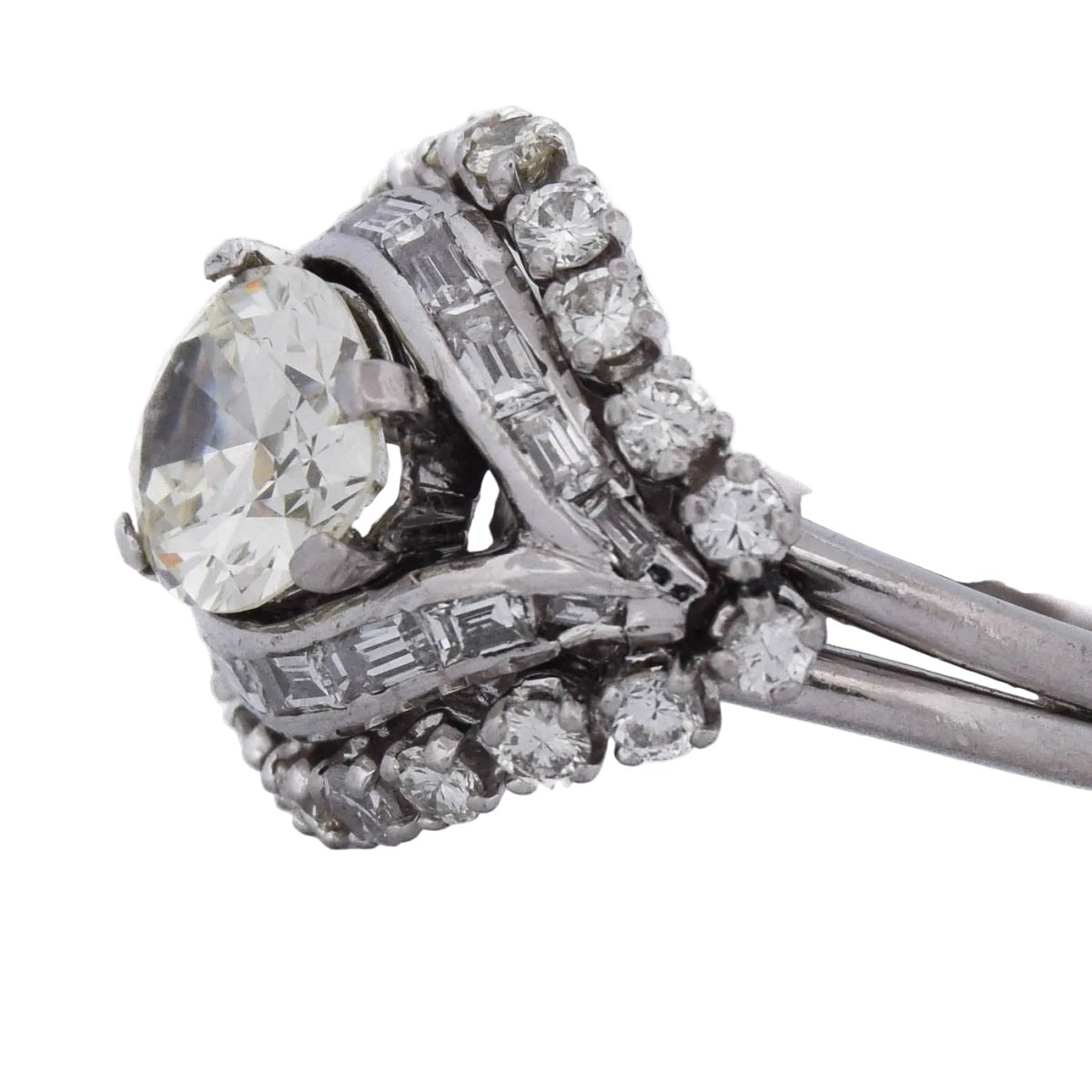 Bague Entourage en platine et diamants - Castafiore
