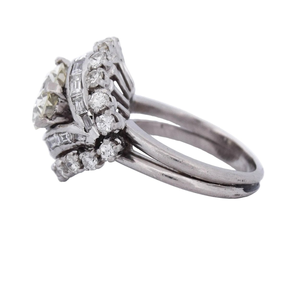 Bague Entourage en platine et diamants - Castafiore