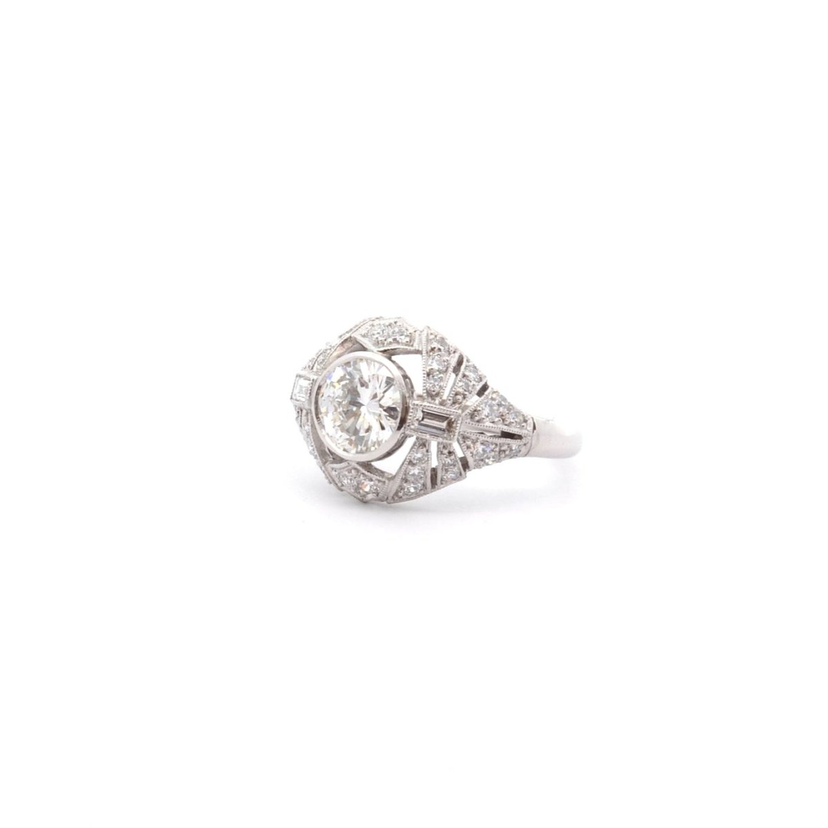 Bague Entourage en platine et diamants - Castafiore