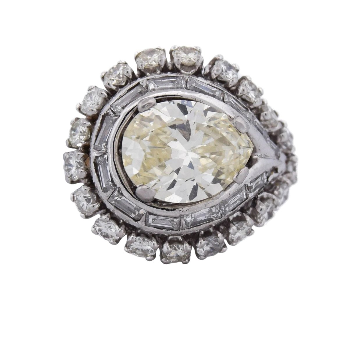 Bague Entourage en platine et diamants - Castafiore