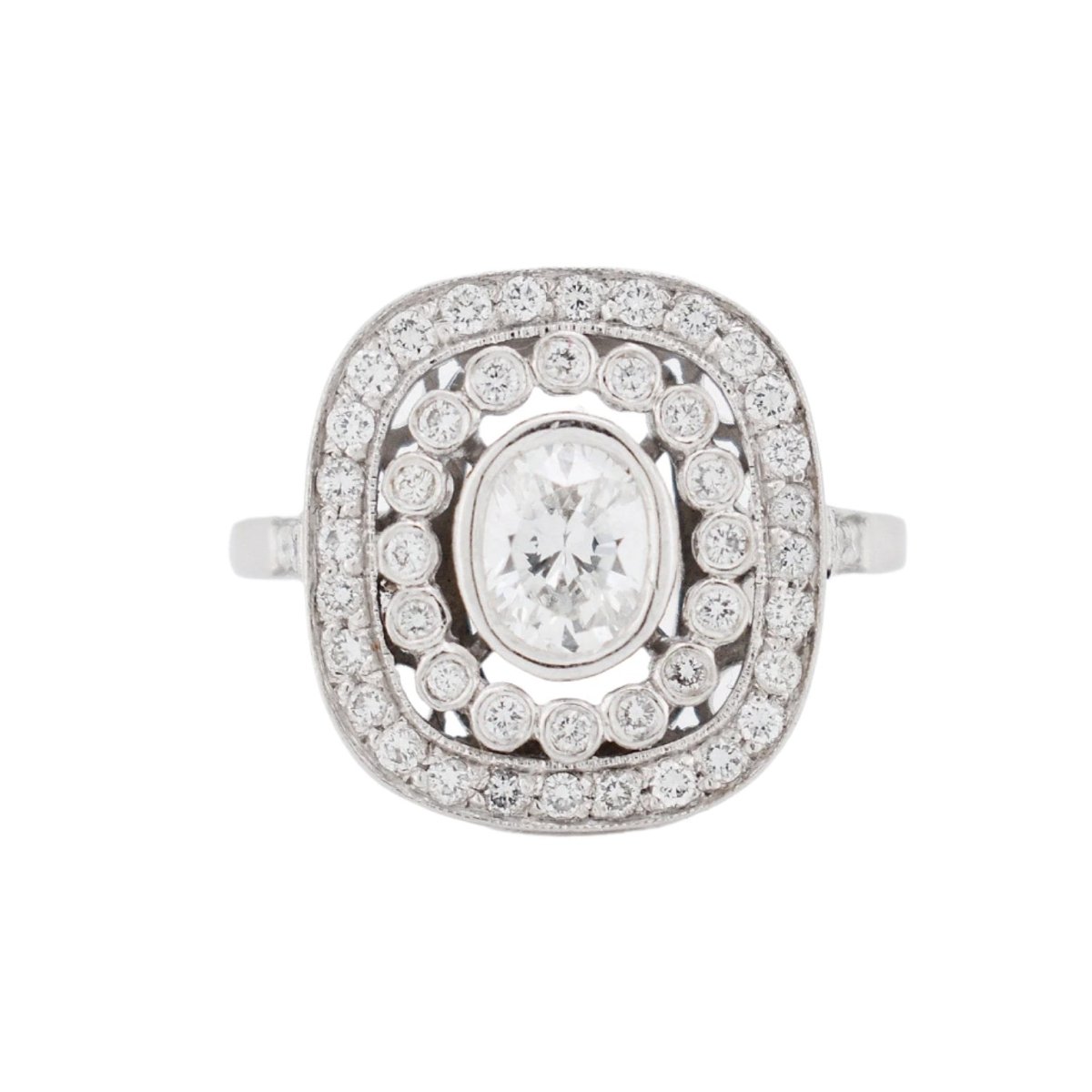 Bague Entourage en platine et diamants - Castafiore