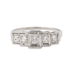Bague Entourage en platine et diamants - Castafiore