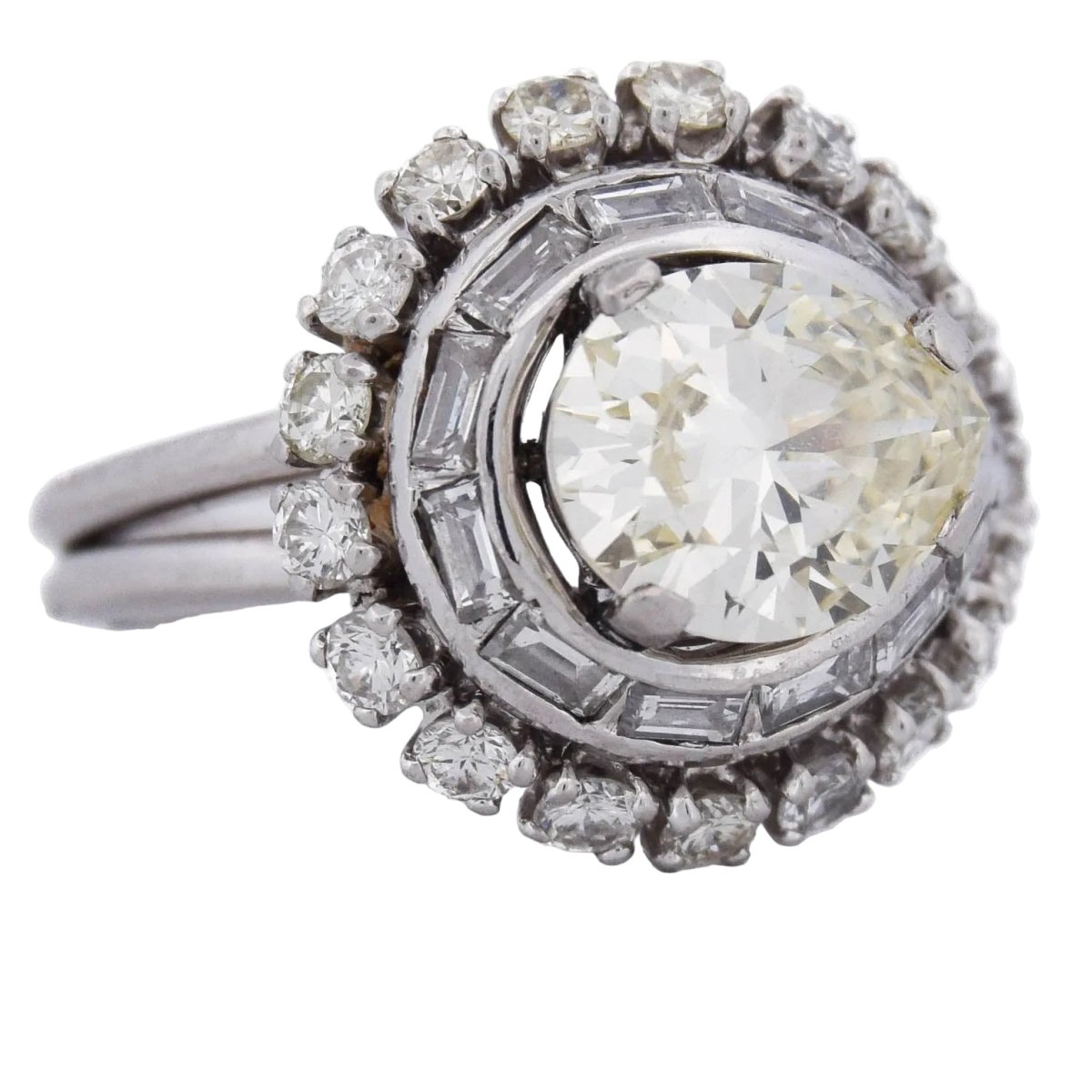 Bague Entourage en platine et diamants - Castafiore