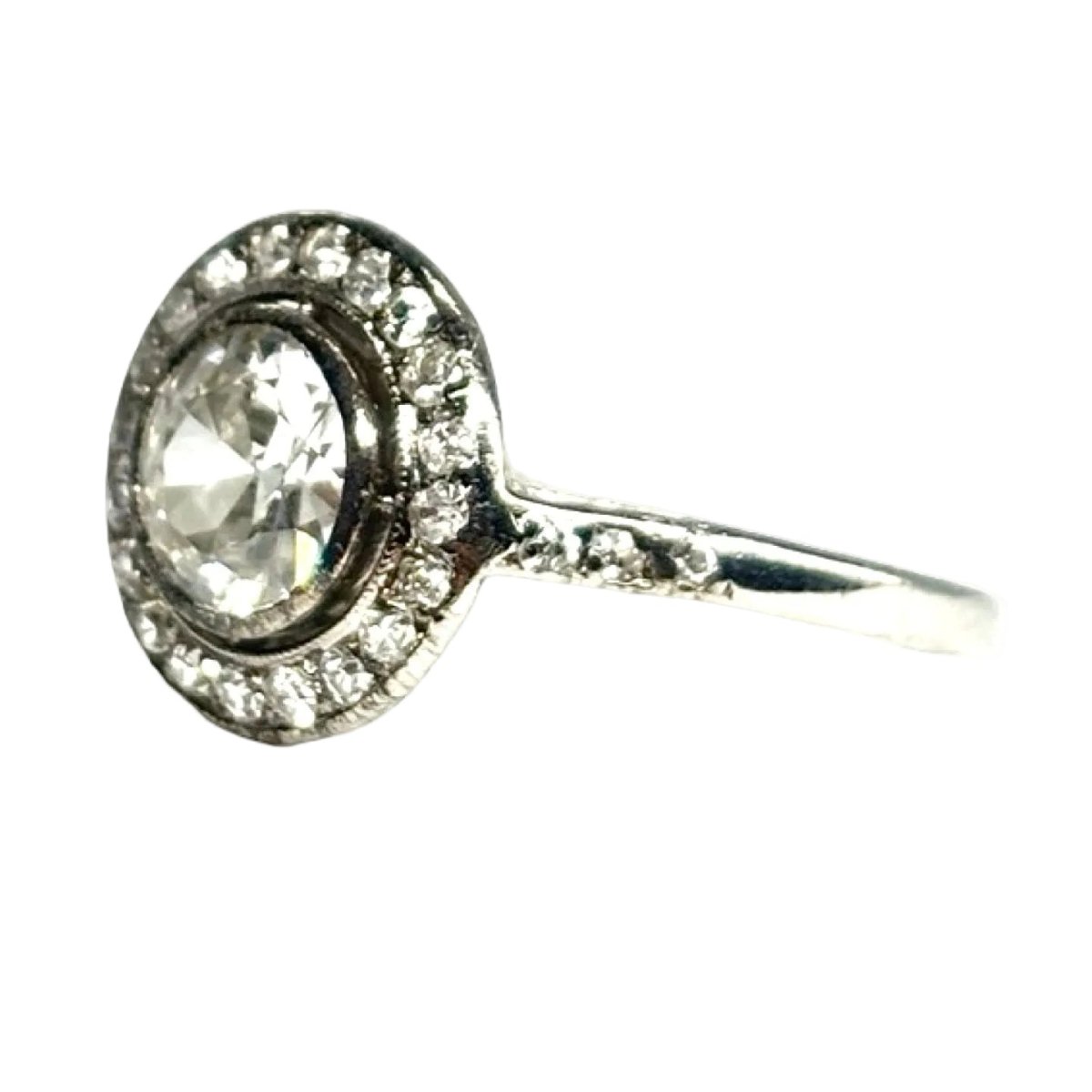 Bague Entourage en platine et diamants - Castafiore