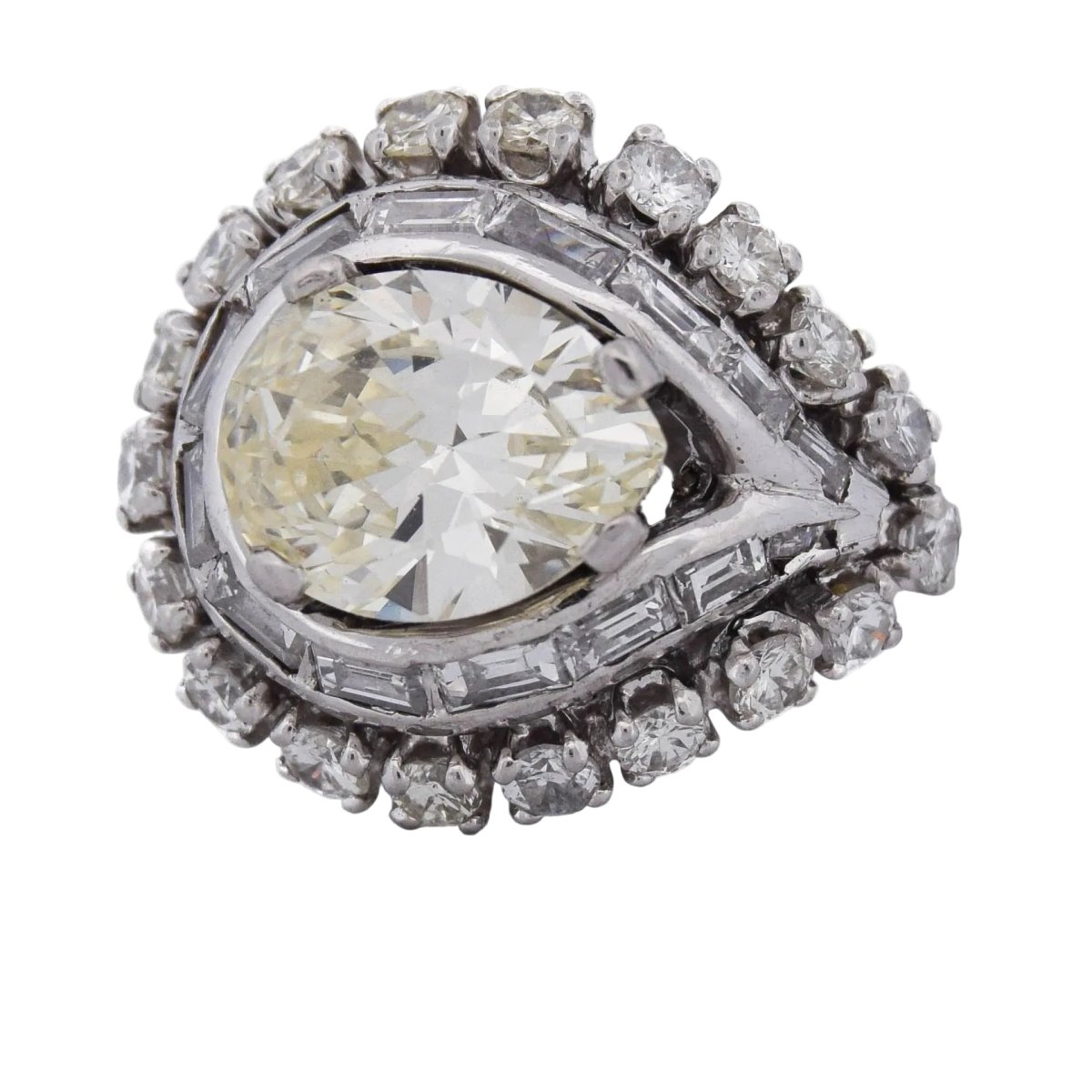 Bague Entourage en platine et diamants - Castafiore