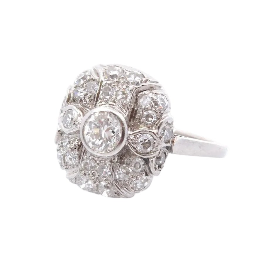 Bague Entourage en platine et diamants - Castafiore