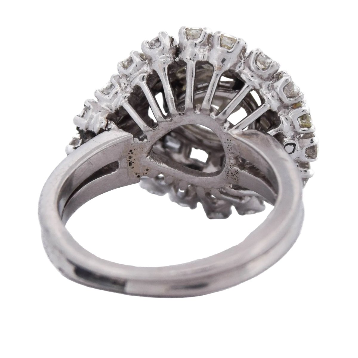 Bague Entourage en platine et diamants - Castafiore