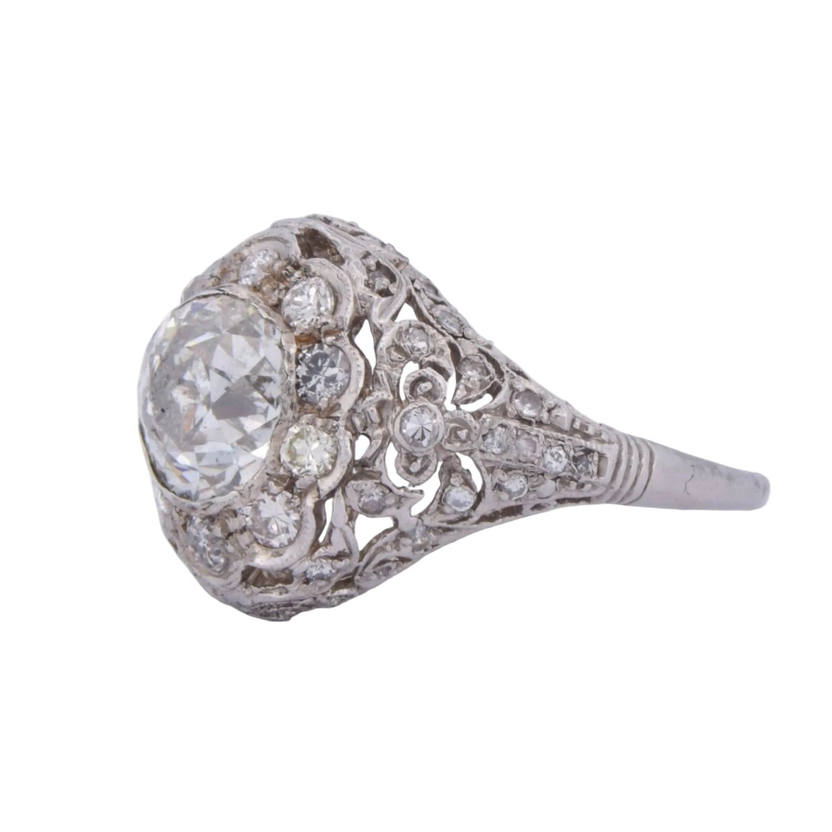Bague Entourage en platine et diamants - Castafiore