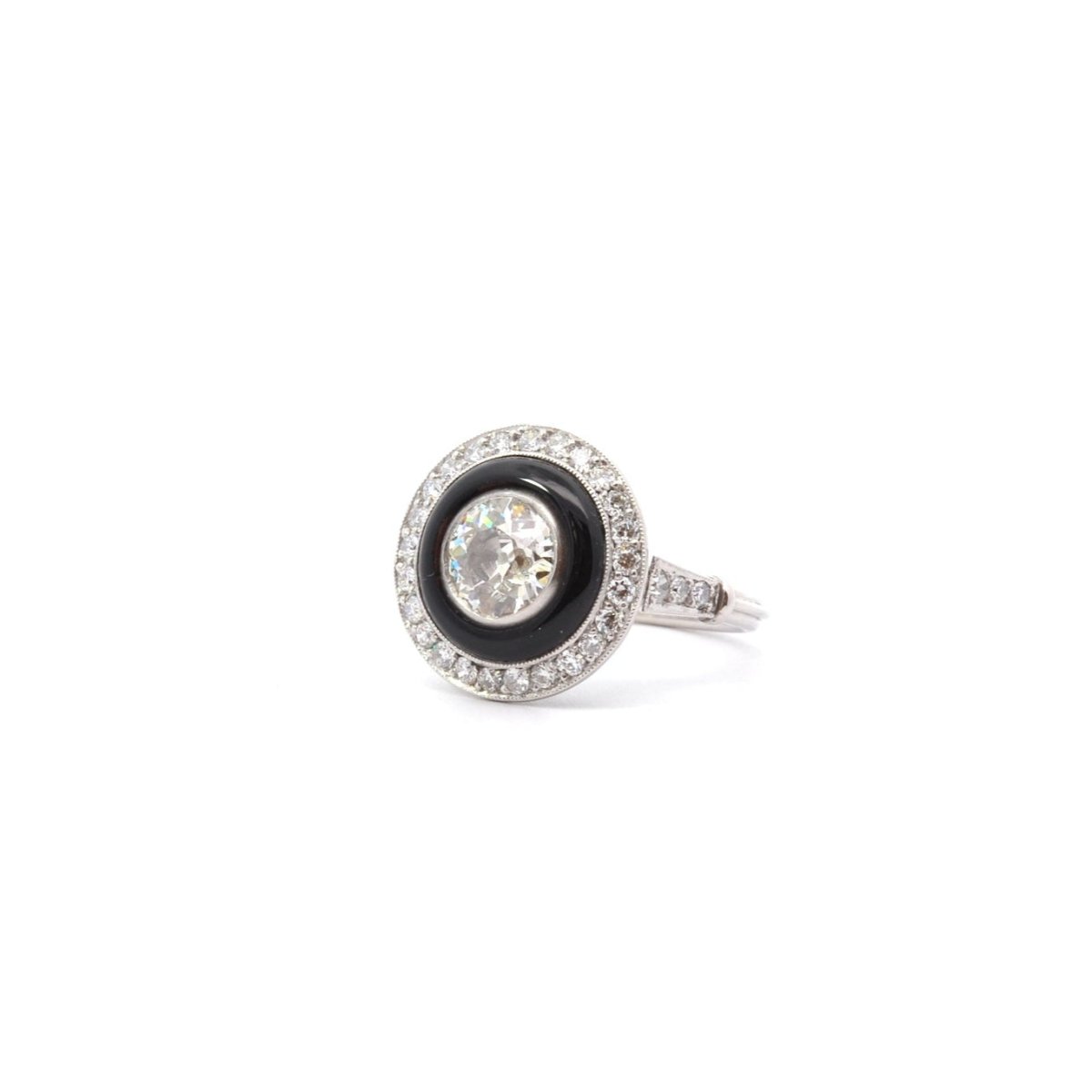 Bague Entourage en platine, onyx et diamants - Castafiore