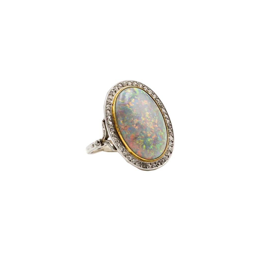 Bague Entourage en platine, or jaune, opale et diamants