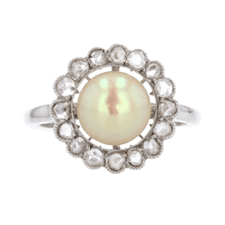 Bague Entourage en platine, perle et diamants - Castafiore