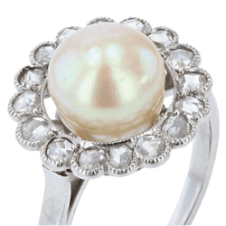 Bague Entourage en platine, perle et diamants - Castafiore