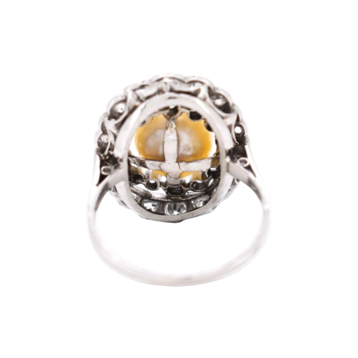 Bague Entourage en platine, perle et diamants - Castafiore