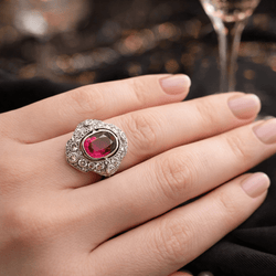 Bague Entourage en platine, rubellite et diamants - Castafiore
