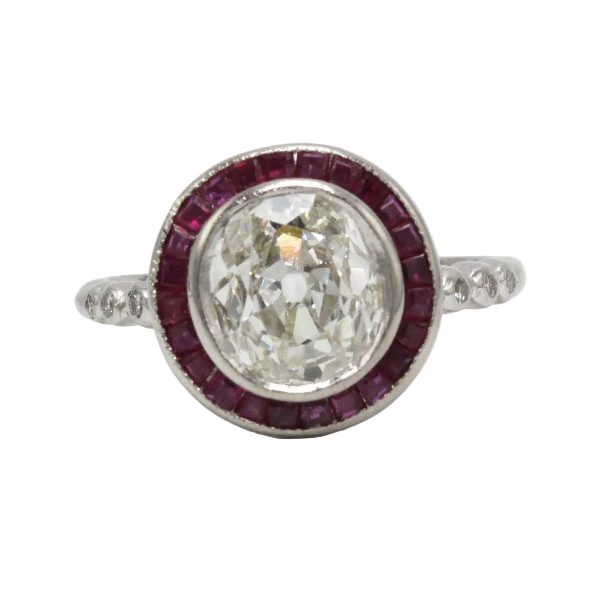 Bague Entourage en platine, rubis et diamants - Castafiore