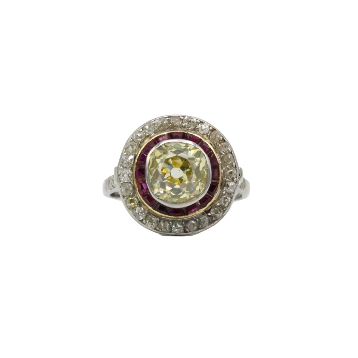 Bague Entourage en platine, rubis et diamants - Castafiore
