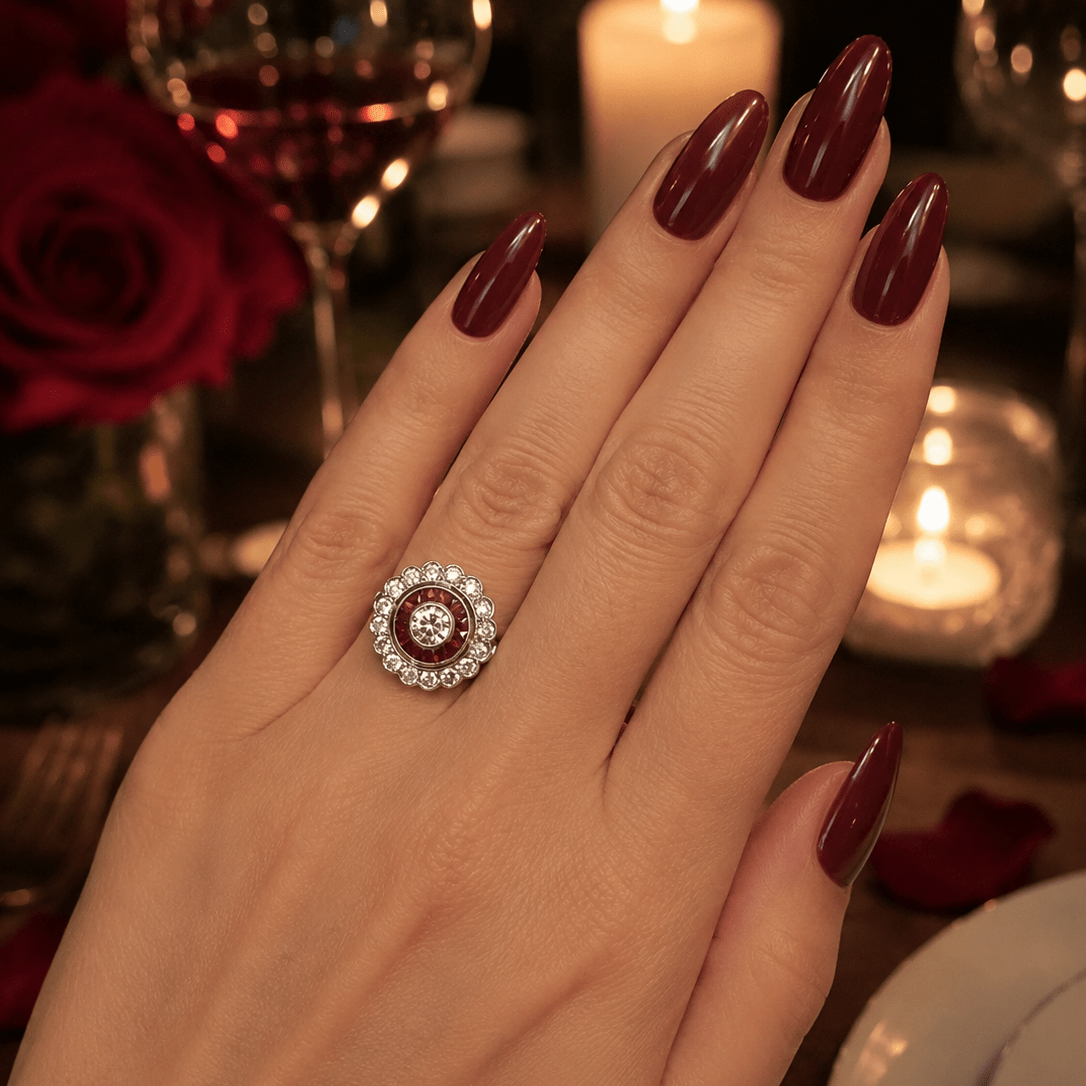 Bague Entourage en platine, rubis et diamants - Castafiore
