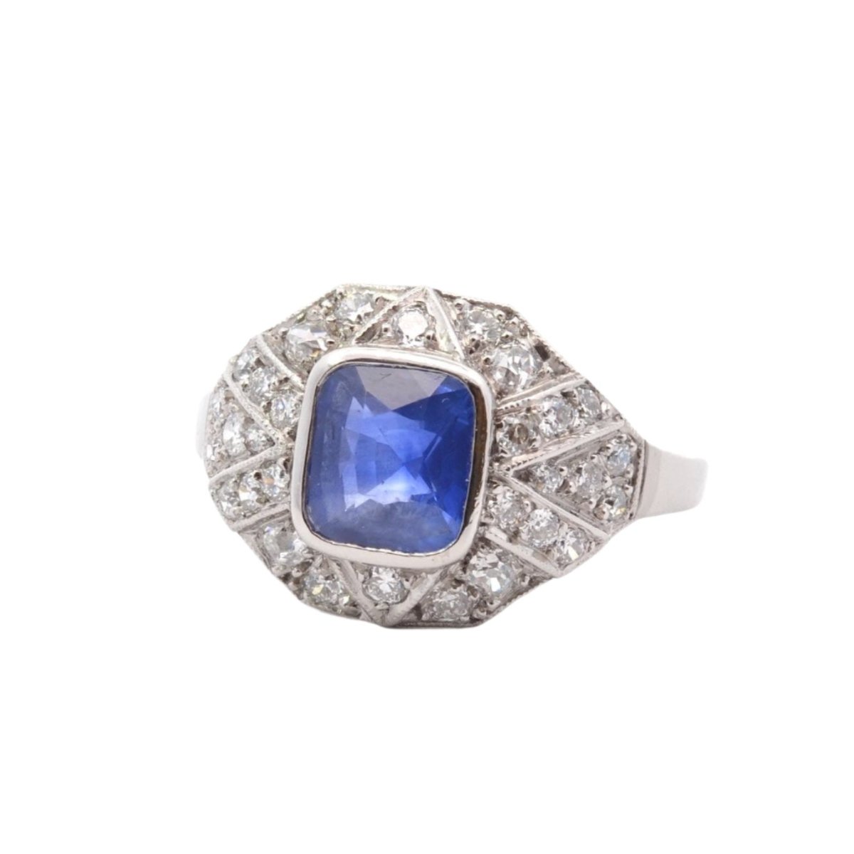 Bague entourage en platine saphir et diamant - Castafiore