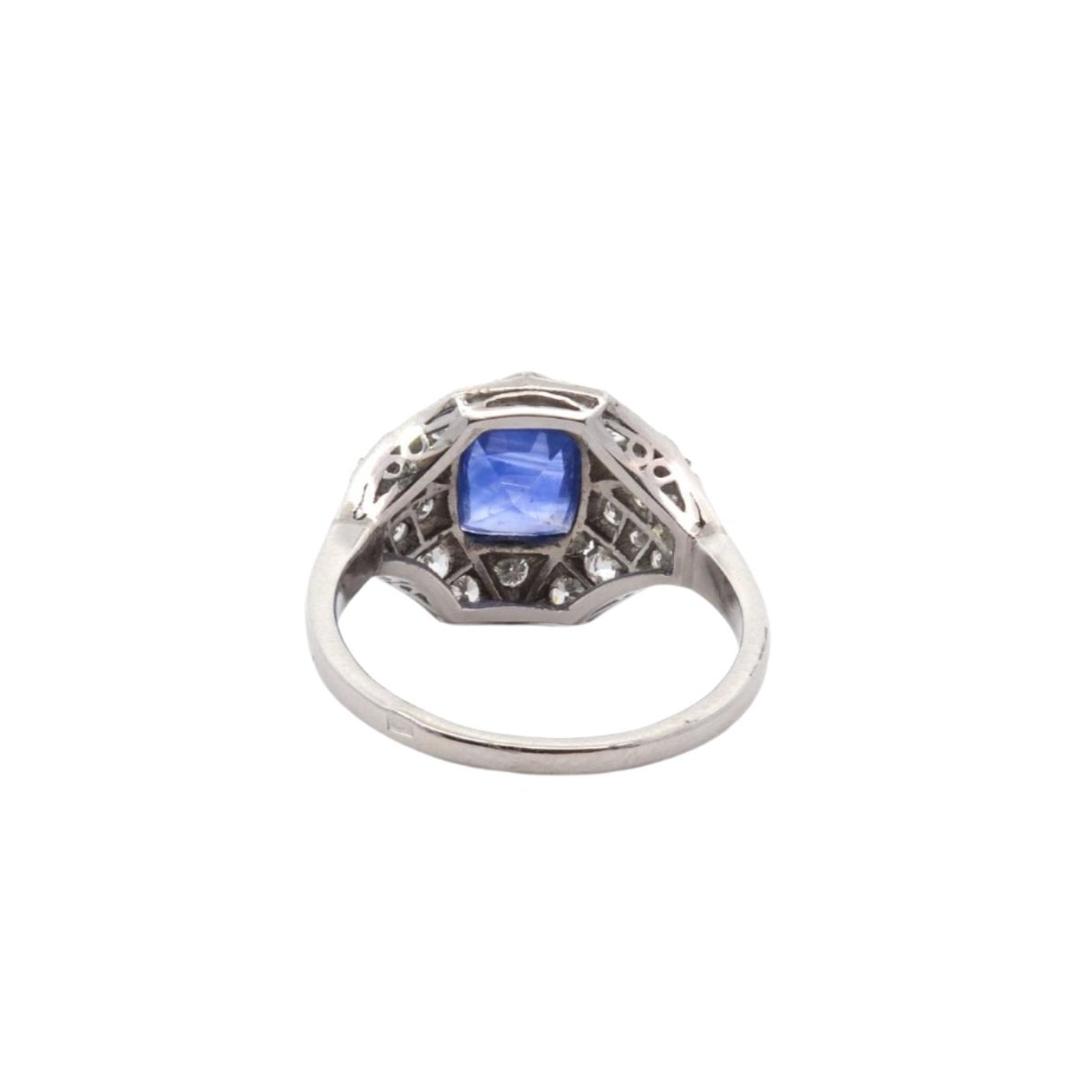 Bague entourage en platine saphir et diamant - Castafiore